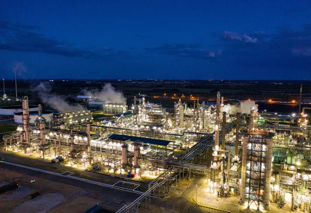 Refino de petróleo da Ênfase Consultoria Ambiental